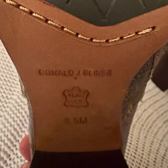 DONALD J. PLINER Vintage Distressed Cracked Calf Brown Ankle Boots Women’s 8.5 - Picture 8 of 9